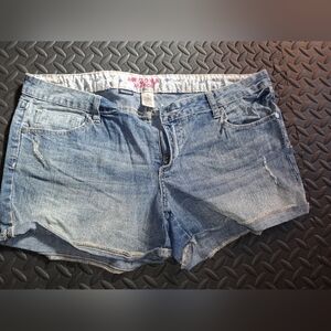 Arizona Jean Company Light Blue Distressed Denim Shorts Size 15